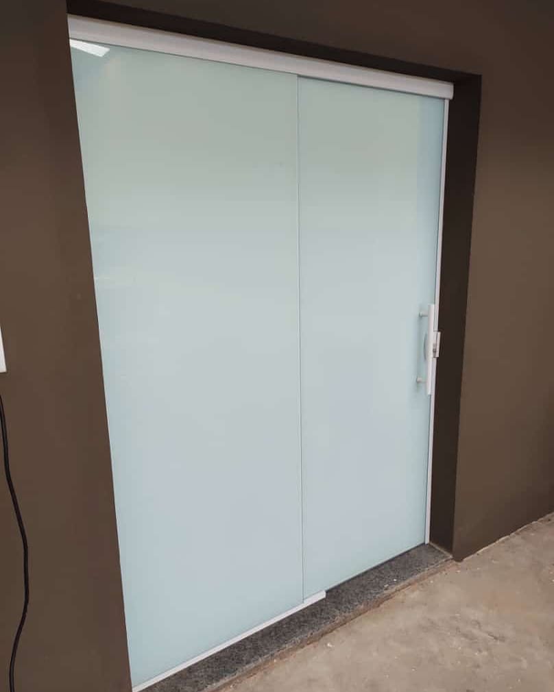 <span>Compromisso de Excelência: Serviços Personalizados em Vidros na AMM Vidraçaria</span>